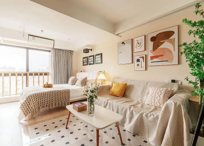 Qiya Luxury Apartment Lujiazui Beiyangjing Subway Station Branch