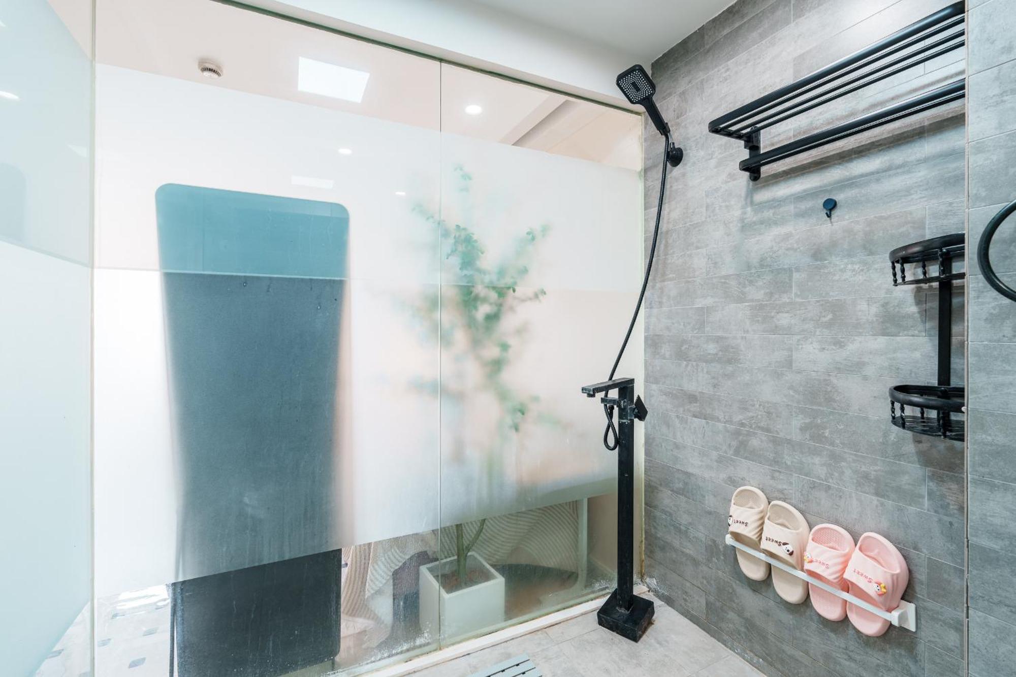 Apartment Qiya Luxury Lujiazui Beiyangjing Subway Station Branch *