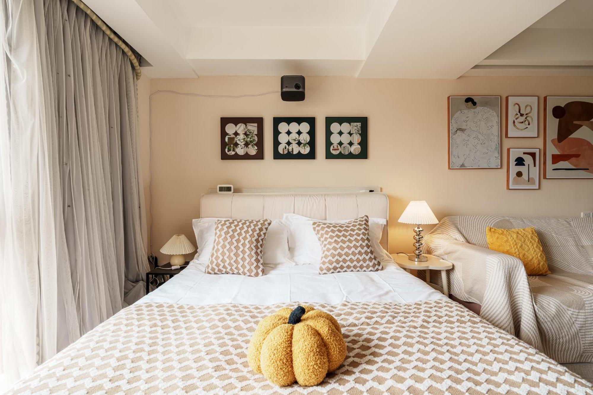 Qiya Luxury Lujiazui Beiyangjing Subway Station Branch Apartment