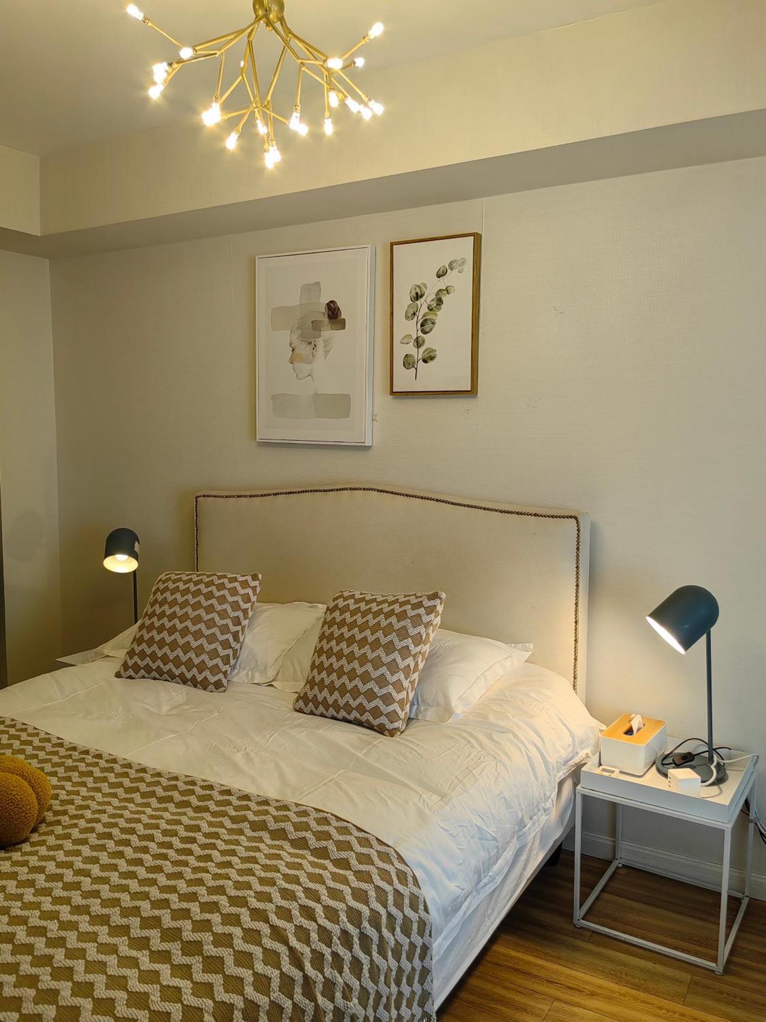 Qiya Luxury Lujiazui Beiyangjing Subway Station Branch Apartment