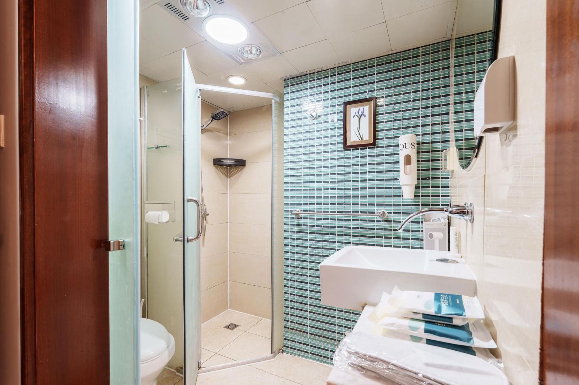 Apartment Qiya Luxury Lujiazui Beiyangjing Subway Station Branch *