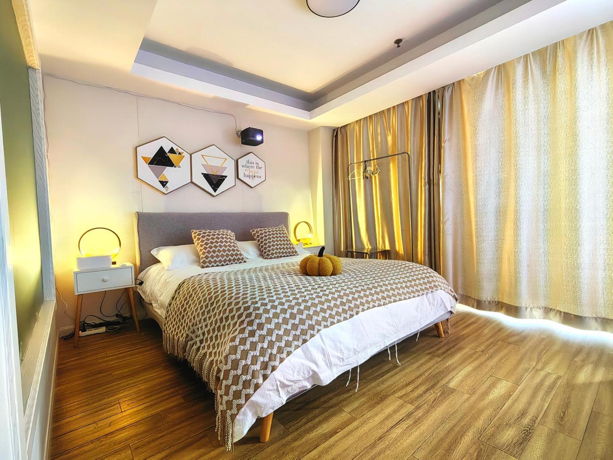 Qiya Luxury Lujiazui Beiyangjing Subway Station Branch *