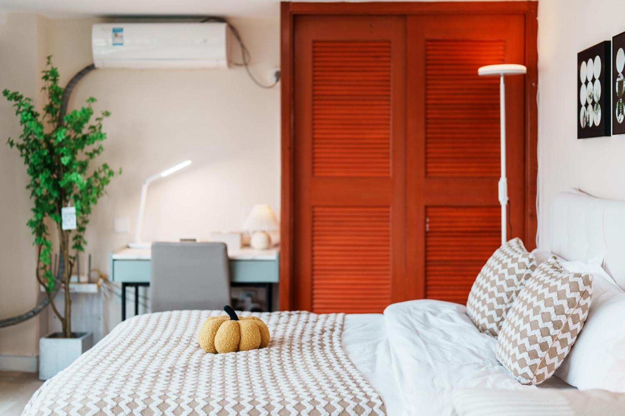 Apartment Qiya Luxury Lujiazui Beiyangjing Subway Station Branch *