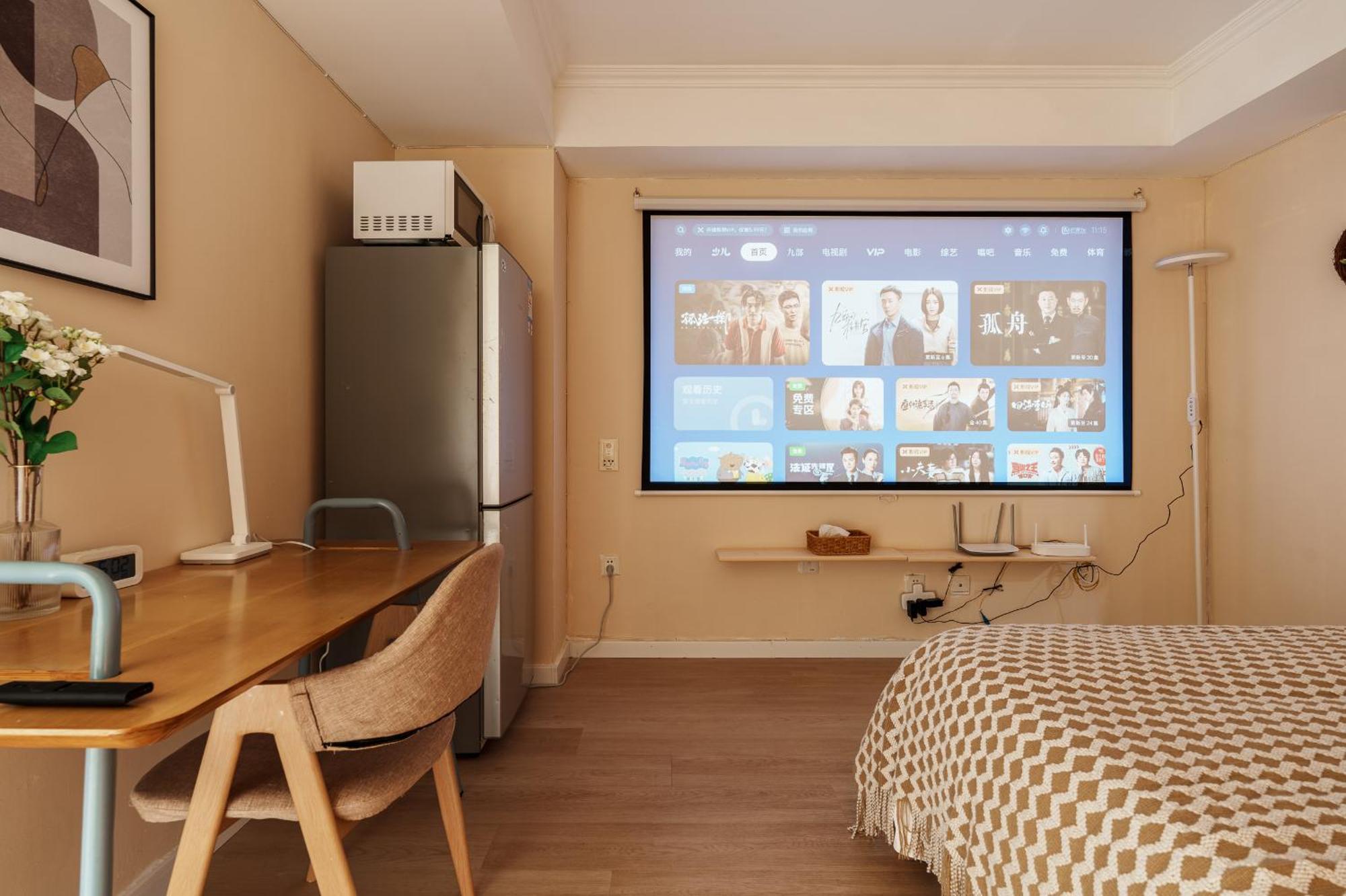 Qiya Luxury Lujiazui Beiyangjing Subway Station Branch Apartment Shanghai
