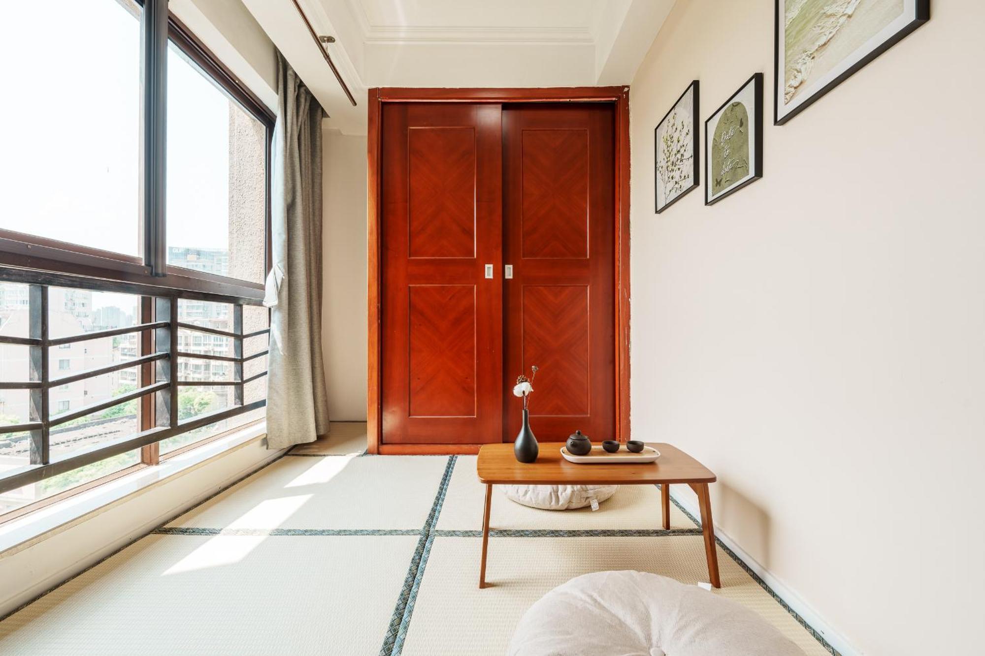 Qiya Luxury Lujiazui Beiyangjing Subway Station Branch Apartment *