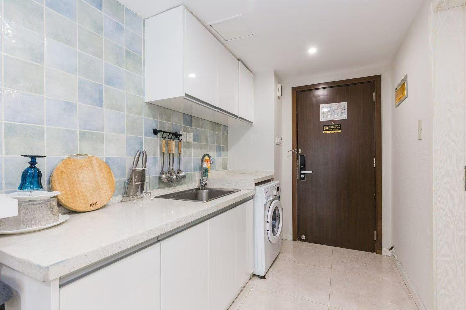 Qiya Luxury Lujiazui Beiyangjing Subway Station Branch Apartment *