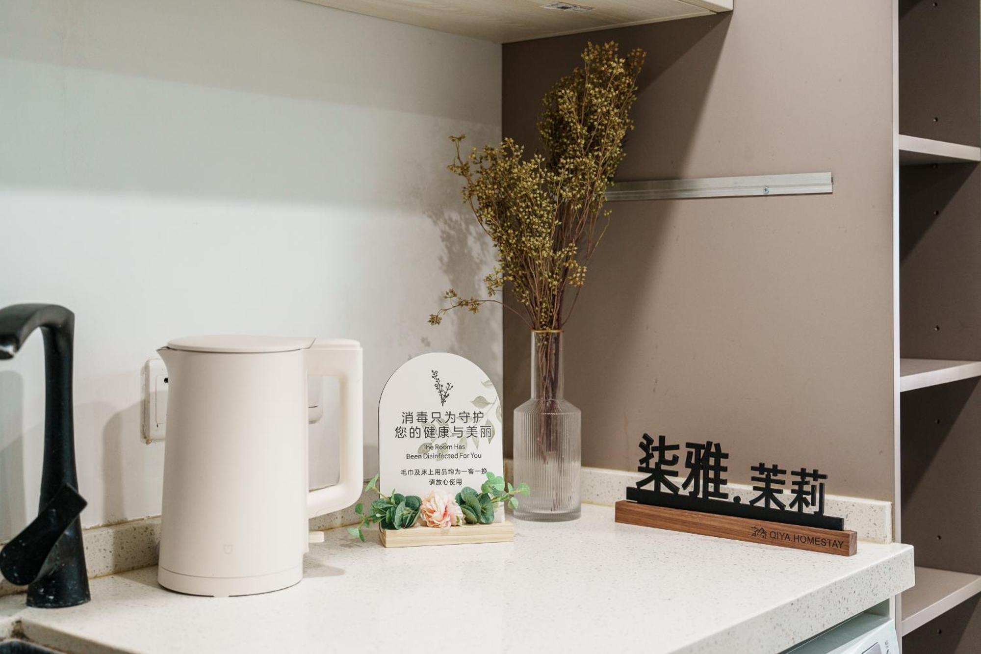 Qiya Luxury Lujiazui Beiyangjing Subway Station Branch Apartment *