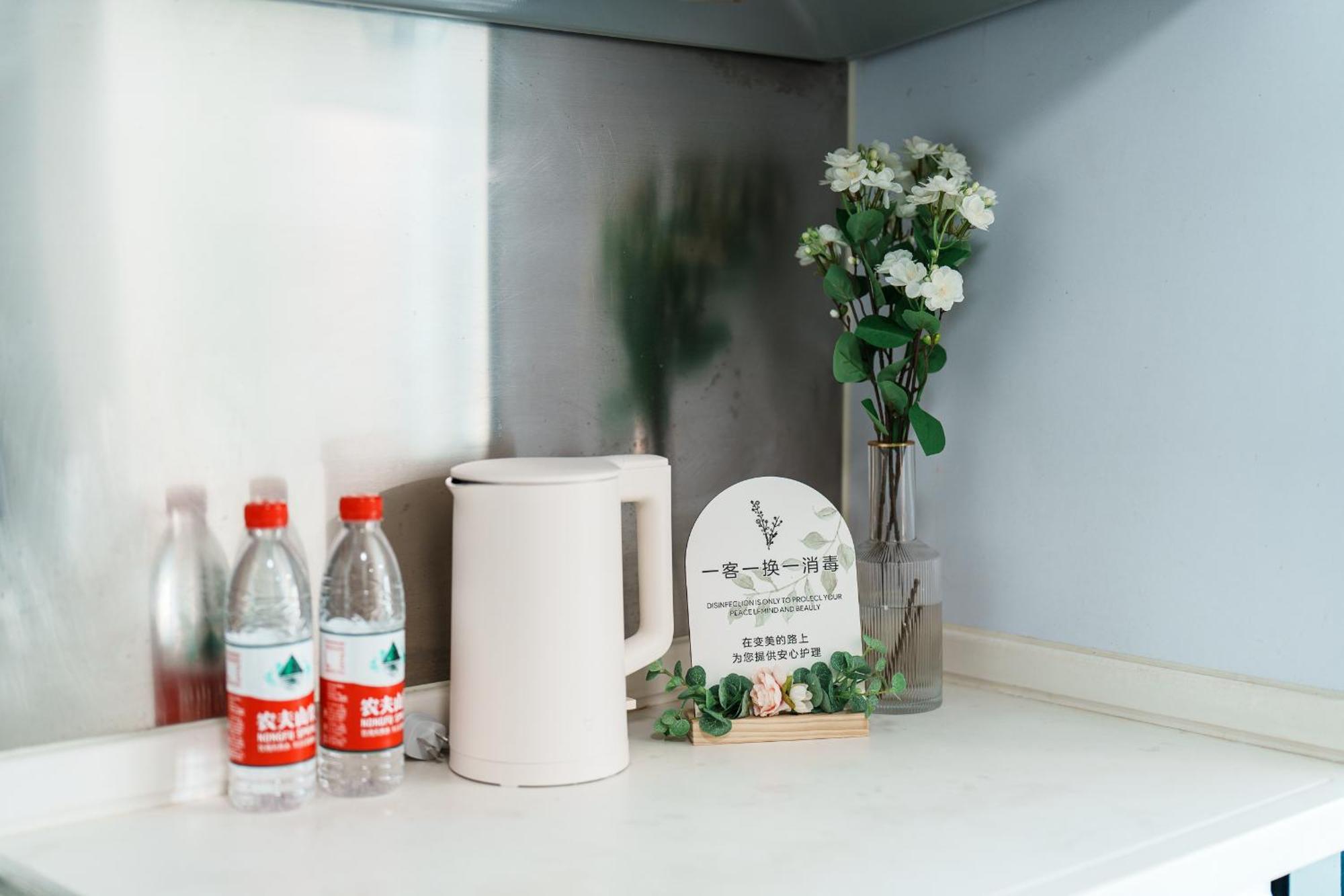 Qiya Luxury Lujiazui Beiyangjing Subway Station Branch Apartment Shanghai