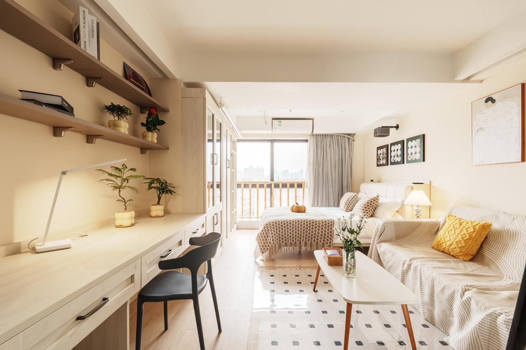 Qiya Luxury Lujiazui Beiyangjing Subway Station Branch Apartment Shanghai