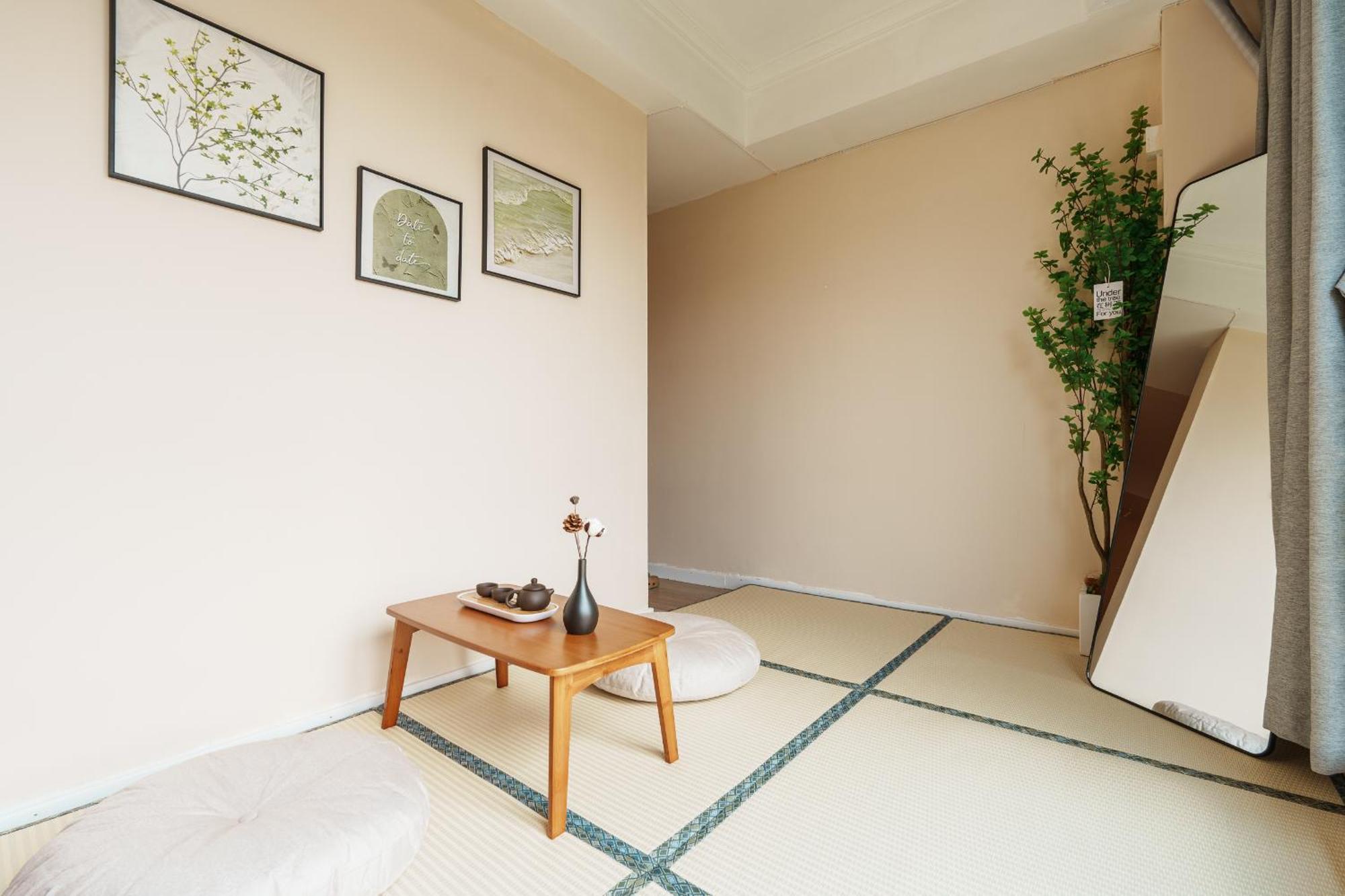 Qiya Luxury Lujiazui Beiyangjing Subway Station Branch Apartment Shanghai