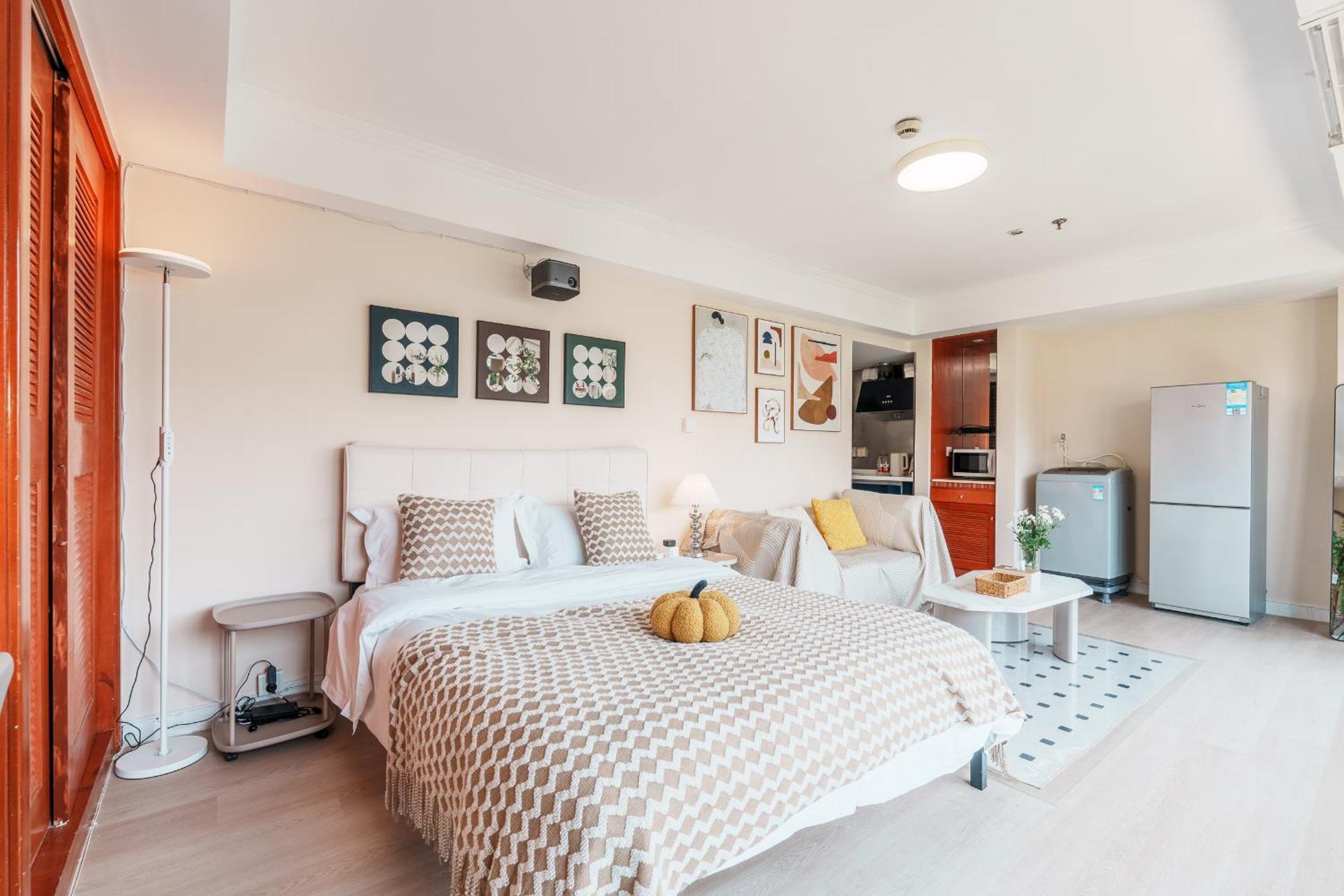 Qiya Luxury Lujiazui Beiyangjing Subway Station Branch Apartment