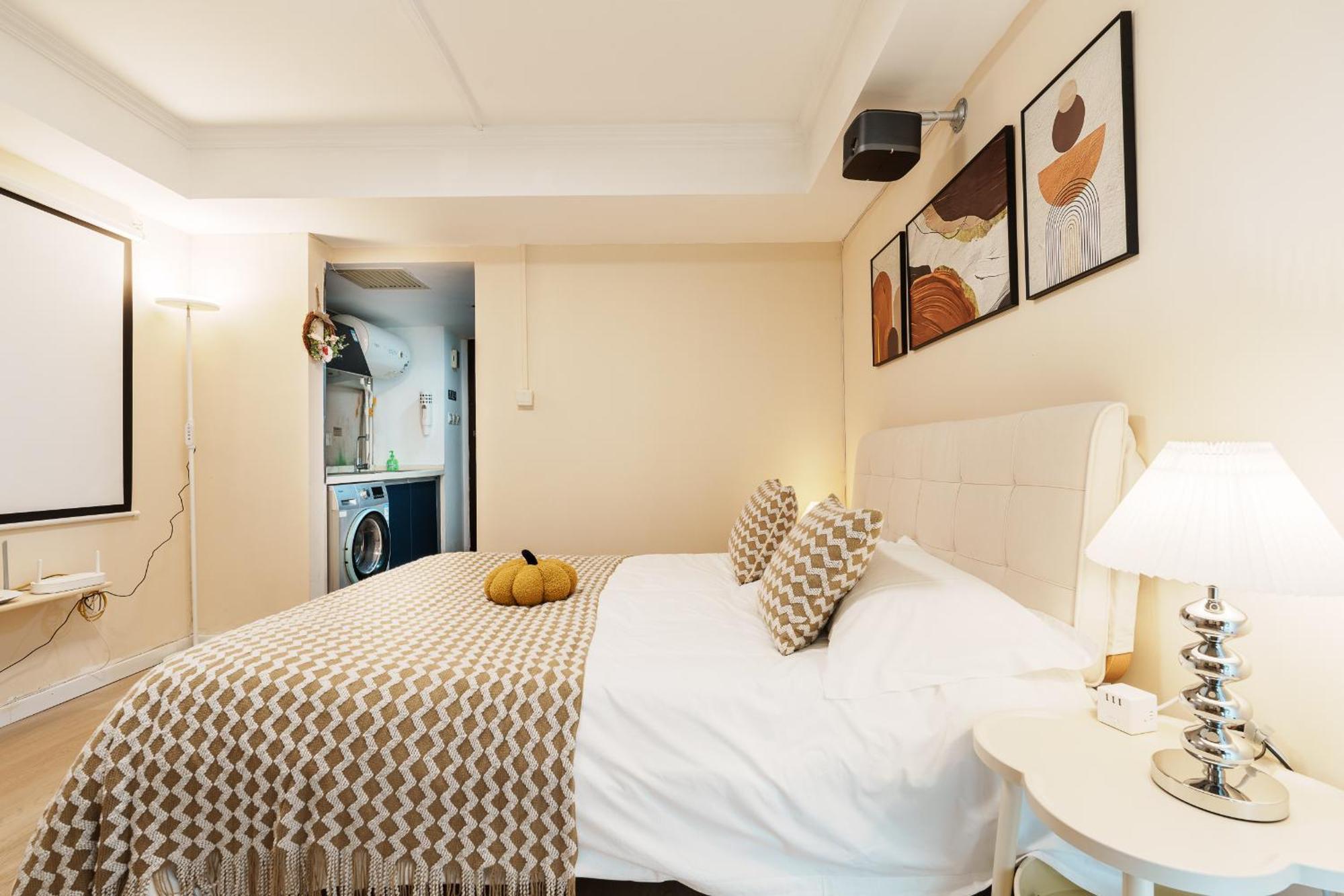 Qiya Luxury Lujiazui Beiyangjing Subway Station Branch Apartment *
