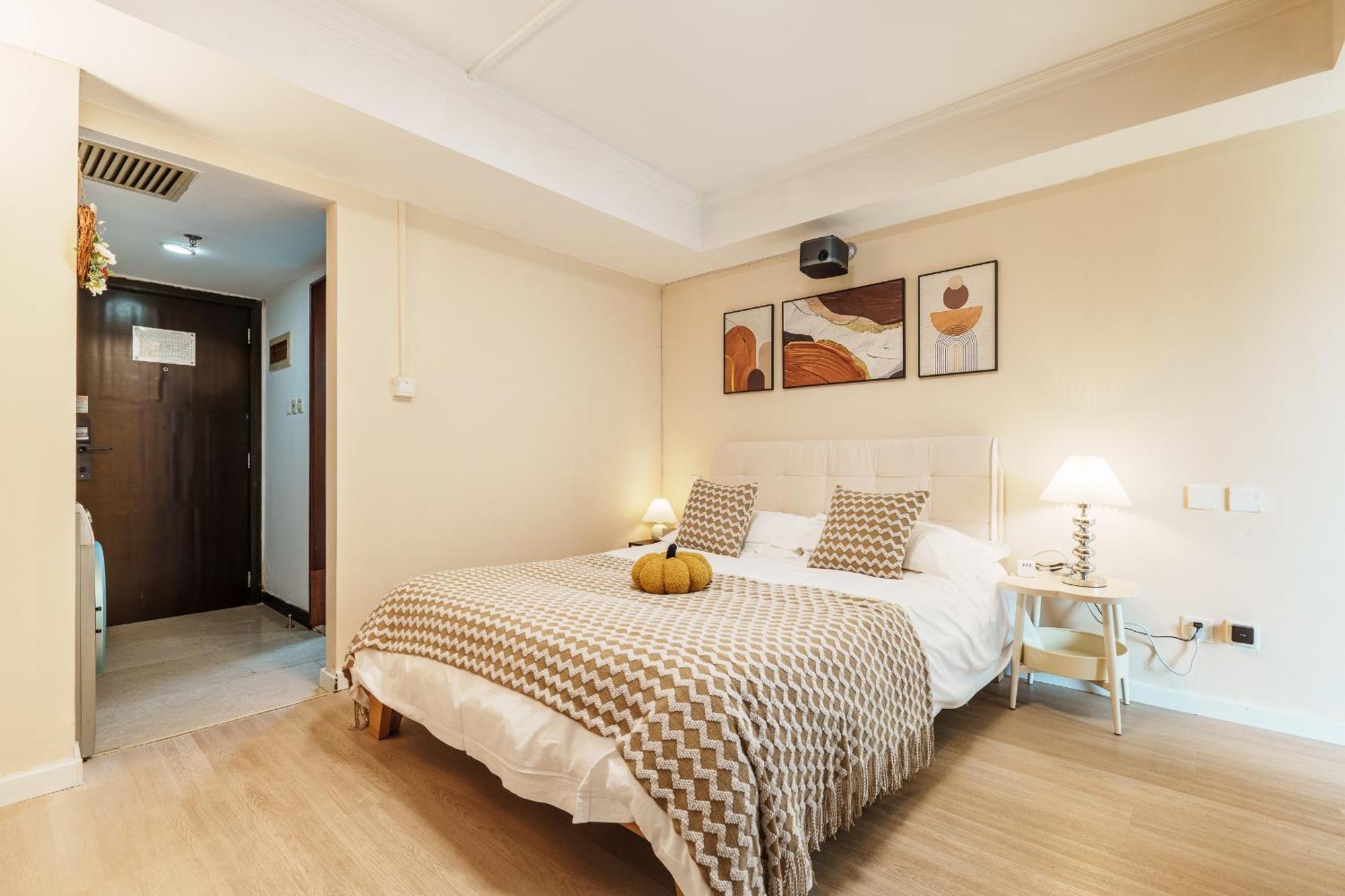 Apartment Qiya Luxury Lujiazui Beiyangjing Subway Station Branch