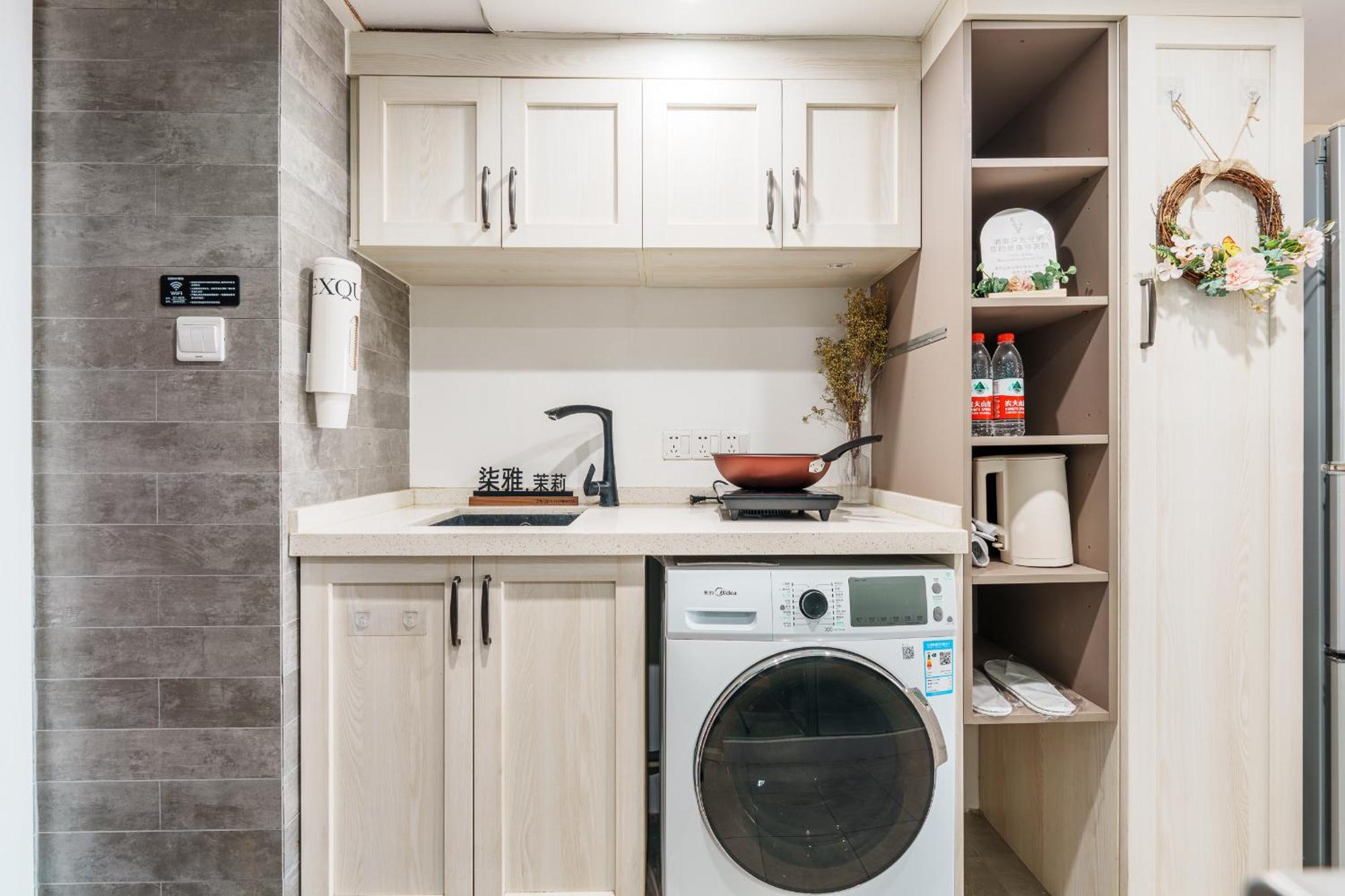 Apartment Qiya Luxury Lujiazui Beiyangjing Subway Station Branch *