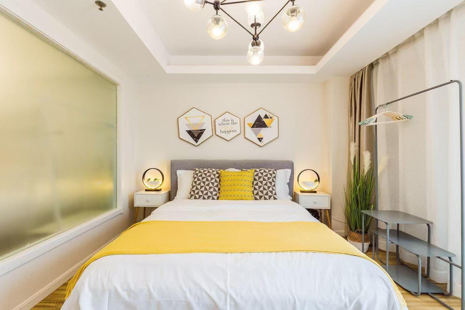 Qiya Luxury Lujiazui Beiyangjing Subway Station Branch Apartment