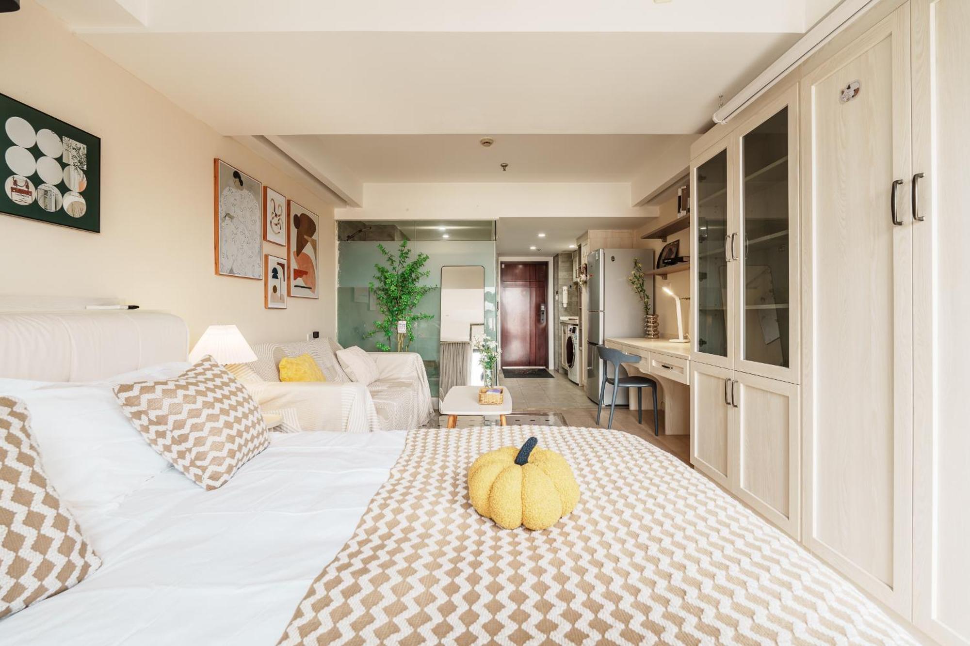 Qiya Luxury Lujiazui Beiyangjing Subway Station Branch Apartment *